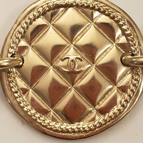 Authentic 24kt gold plated Chanel Medallion Belt (adjustable to 34") - Picture 7 of 7